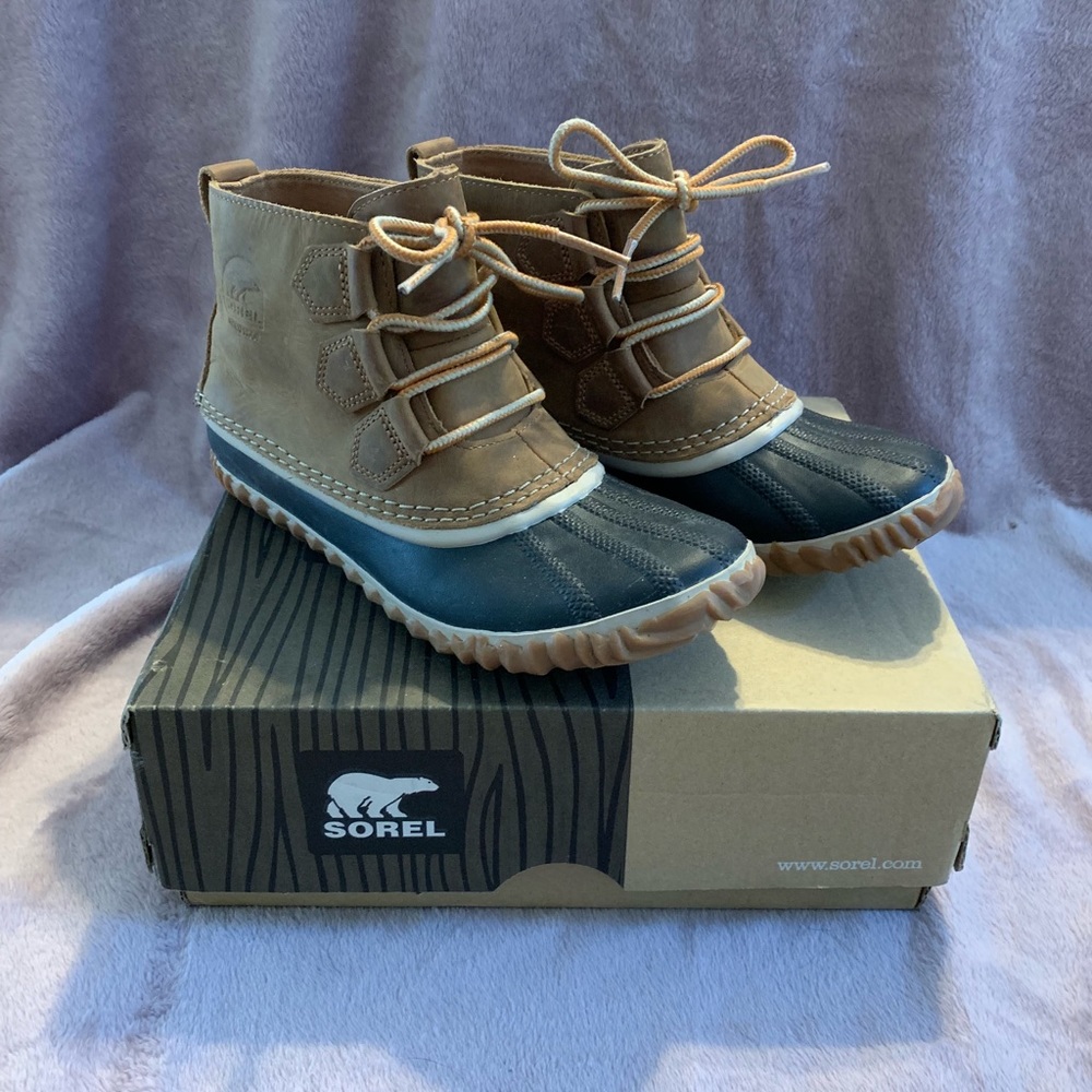 Sorel “Out N About” leather boots